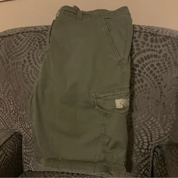 Union Bay Mens Cargo Shorts, Size 40 W, Great Condition - Picture 3 of 12